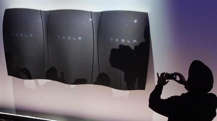 Musk denies tesla sourcing batteries from samsung