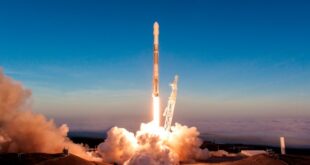 Spacexs falcon heavy rocket launches next year