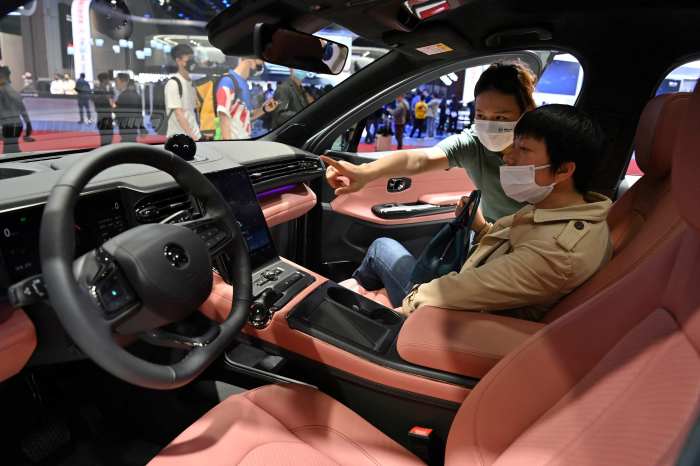 China halts testing of self driving cars