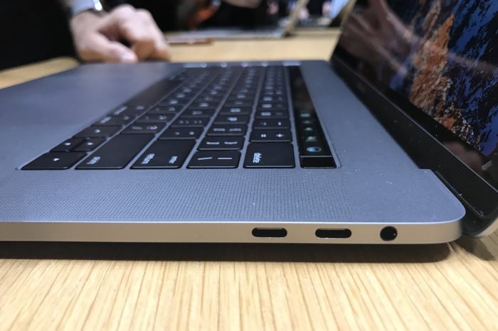 2016 macbook pro ditch headphone port