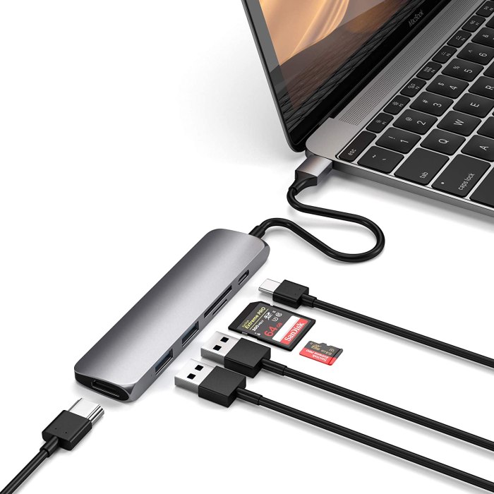 Satechi aluminum power strip offers plenty of power options