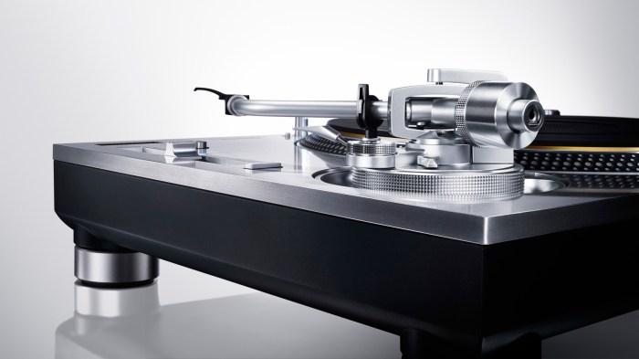 Panasonic relaunch new technics turntables